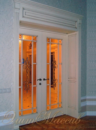 Межкомнатные двери белого цвета из массива