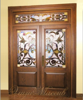 Межкомнатные двери нестандартного размера из массива с фрамугой и витражом Тиффани