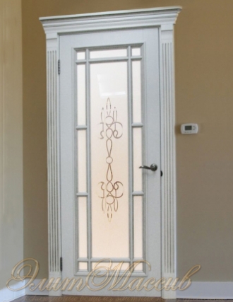 Классические межкомнатные белые двери из массива со стеклом